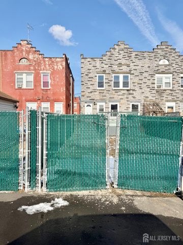 31 Chrome Avenue, Carteret, NJ 07008