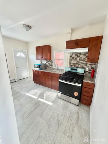 31 Chrome Avenue, Carteret, NJ 07008