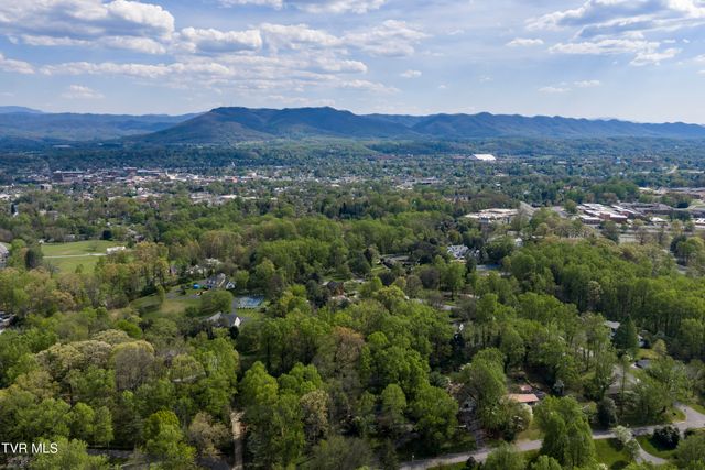 303 Hillside Road, Johnson City, TN 37601