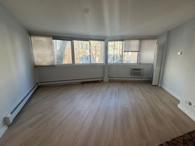 516 Green St 1D, Cambridge, MA 02139