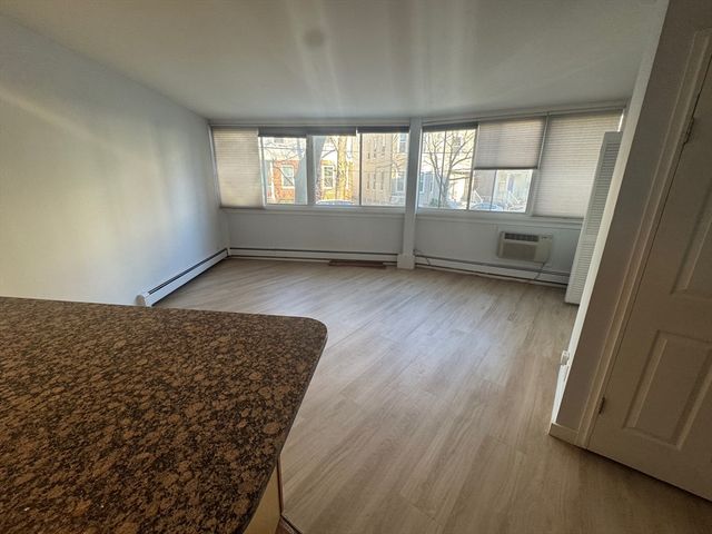 516 Green St 1D, Cambridge, MA 02139