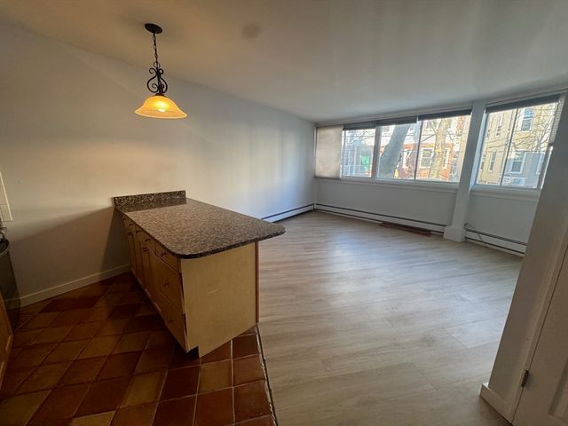 516 Green St 1D, Cambridge, MA 02139