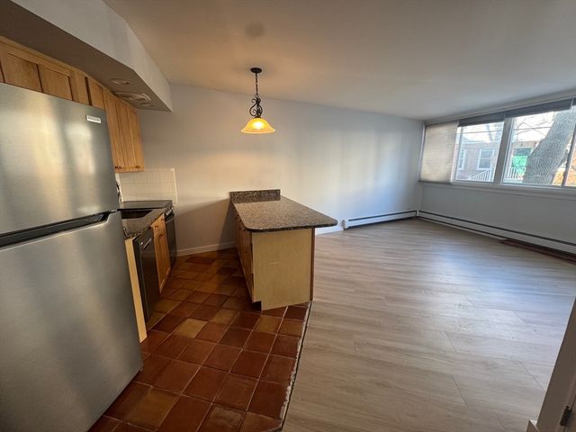 516 Green St 1D, Cambridge, MA 02139