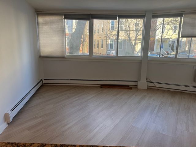 516 Green St 1D, Cambridge, MA 02139