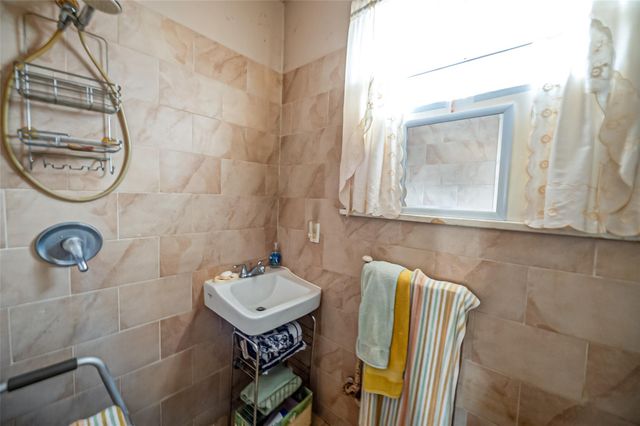 508 W Broadway, Port Jefferson, NY 11777