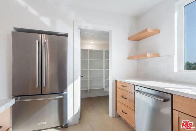 11210 W Lyon Lane 16, North Hollywood, CA 91606