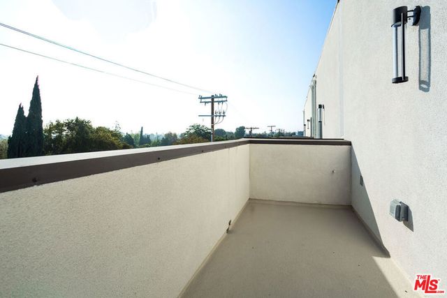 11210 W Lyon Lane 16, North Hollywood, CA 91606