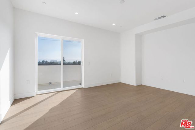 11210 W Lyon Lane 16, North Hollywood, CA 91606