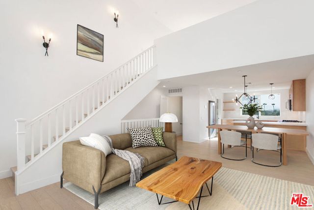 11210 W Lyon Lane 16, North Hollywood, CA 91606