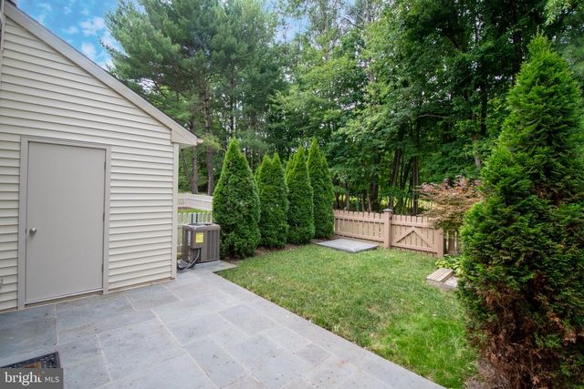 10 DEVON CT, Robbinsville, NJ 08691