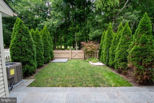 10 DEVON CT, Robbinsville, NJ 08691