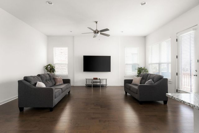 1531 N Red Bud LN 8, Round Rock, TX 78665