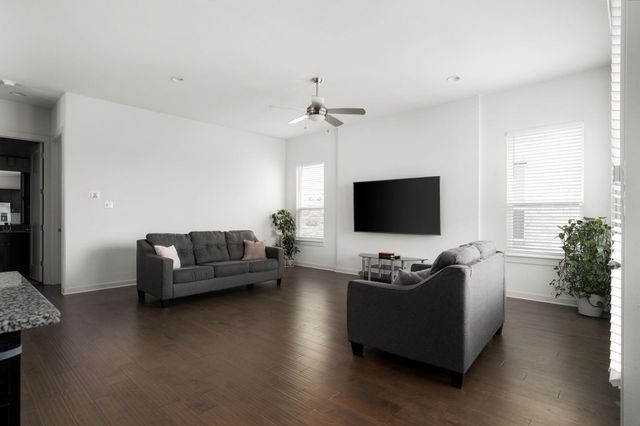 1531 N Red Bud LN 8, Round Rock, TX 78665