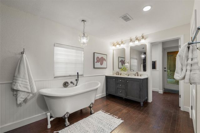 300 E IDLEWILD AVENUE, Tampa, FL 33604