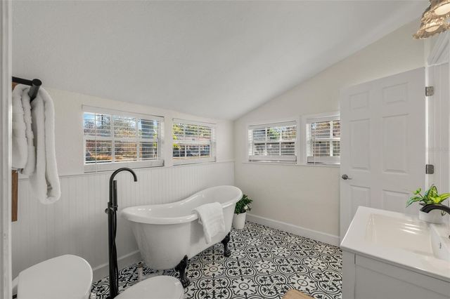 300 E IDLEWILD AVENUE, Tampa, FL 33604