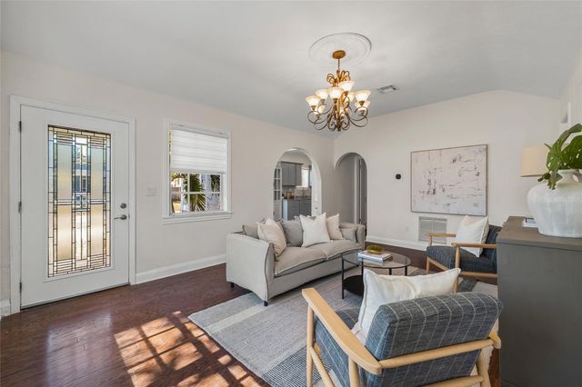 300 E IDLEWILD AVENUE, Tampa, FL 33604