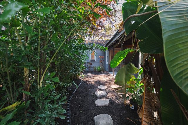 300 E IDLEWILD AVENUE, Tampa, FL 33604