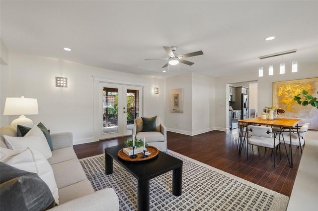 300 E IDLEWILD AVENUE, Tampa, FL 33604