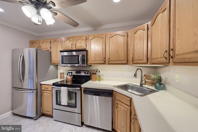 903 COUNTRY PLACE DR, Lancaster, PA 17601