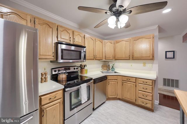903 COUNTRY PLACE DR, Lancaster, PA 17601
