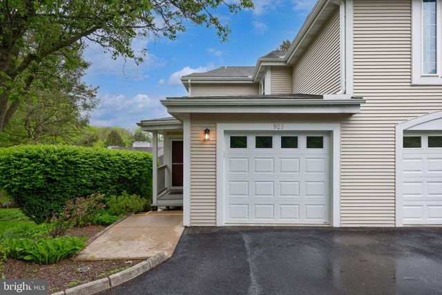 903 COUNTRY PLACE DR, Lancaster, PA 17601