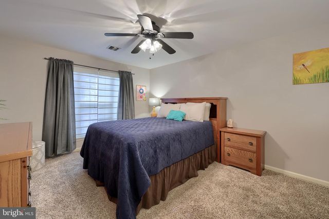 903 COUNTRY PLACE DR, Lancaster, PA 17601