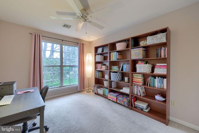 903 COUNTRY PLACE DR, Lancaster, PA 17601