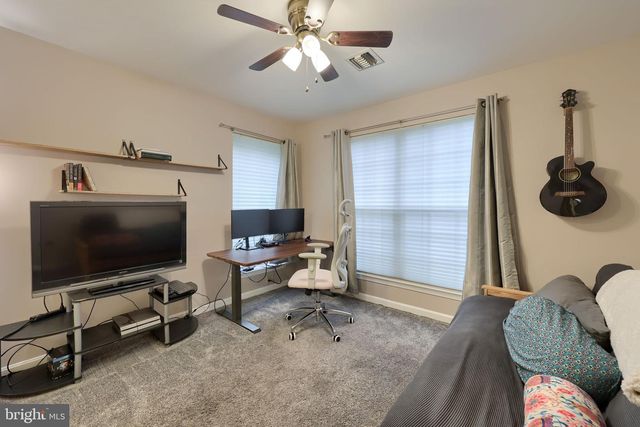 903 COUNTRY PLACE DR, Lancaster, PA 17601