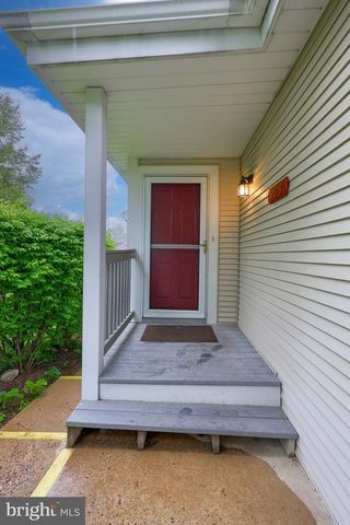903 COUNTRY PLACE DR, Lancaster, PA 17601