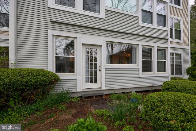 903 COUNTRY PLACE DR, Lancaster, PA 17601