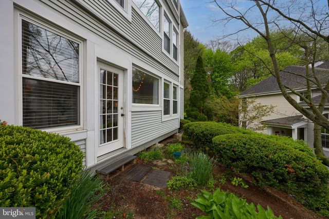 903 COUNTRY PLACE DR, Lancaster, PA 17601