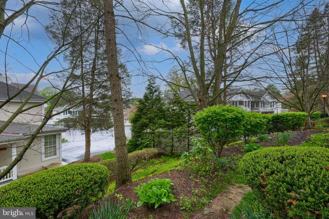 903 COUNTRY PLACE DR, Lancaster, PA 17601