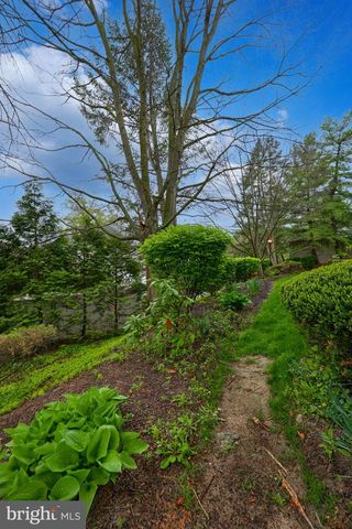 903 COUNTRY PLACE DR, Lancaster, PA 17601