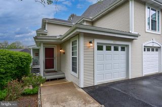 903 COUNTRY PLACE DR, Lancaster, PA 17601