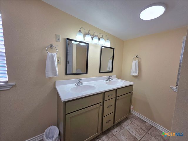 415 N Main Street, Rockdale, TX 76567