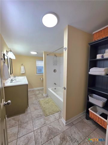 415 N Main Street, Rockdale, TX 76567