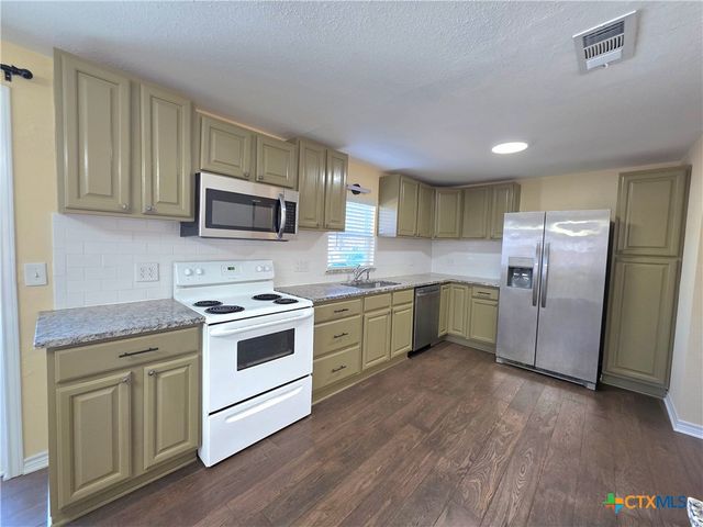 415 N Main Street, Rockdale, TX 76567