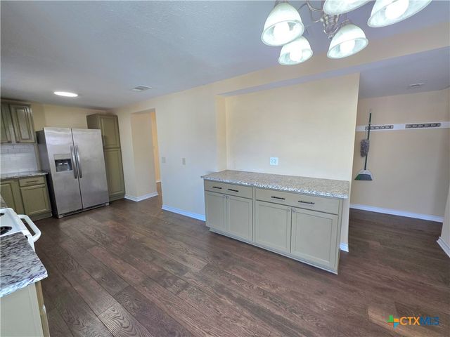 415 N Main Street, Rockdale, TX 76567