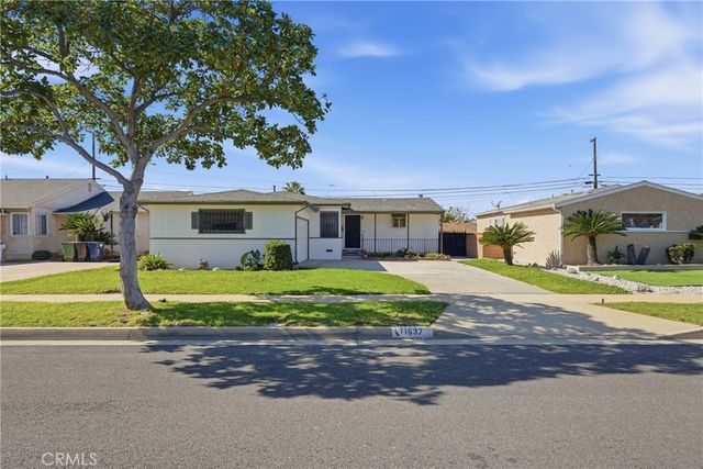 11537 Tarron, Hawthorne, CA 90250