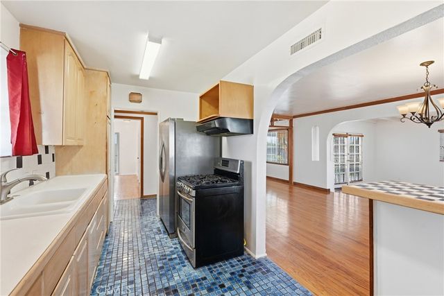 11537 Tarron, Hawthorne, CA 90250