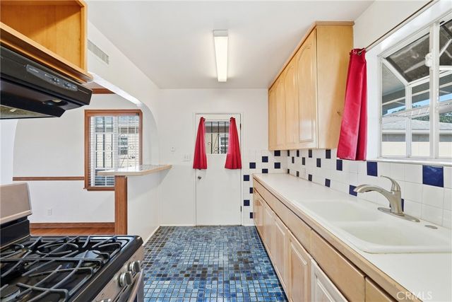 11537 Tarron, Hawthorne, CA 90250