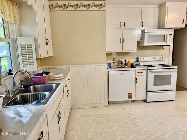 4425 Oak Avenue, Moss Point, MS 39563