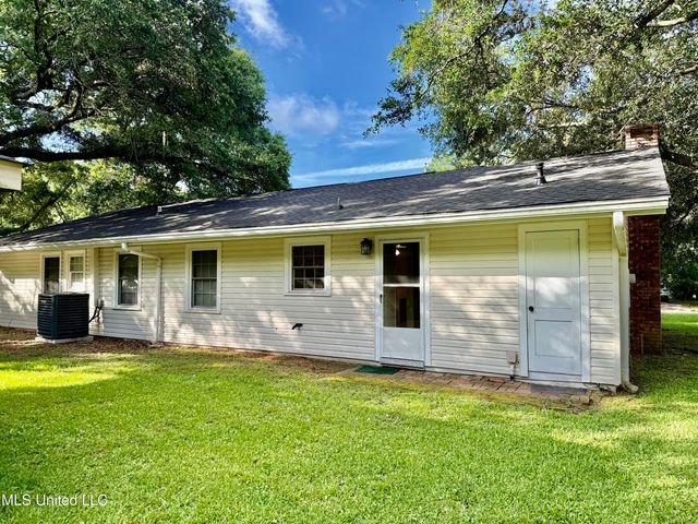 4425 Oak Avenue, Moss Point, MS 39563