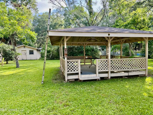 4425 Oak Avenue, Moss Point, MS 39563