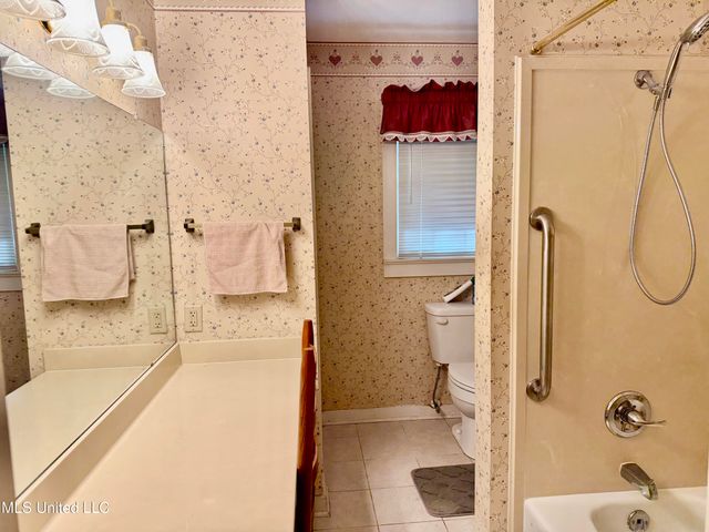 4425 Oak Avenue, Moss Point, MS 39563