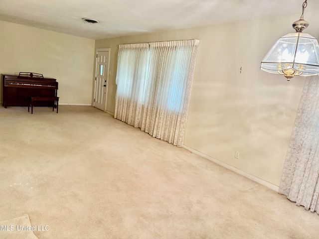 4425 Oak Avenue, Moss Point, MS 39563