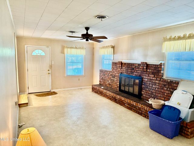 4425 Oak Avenue, Moss Point, MS 39563