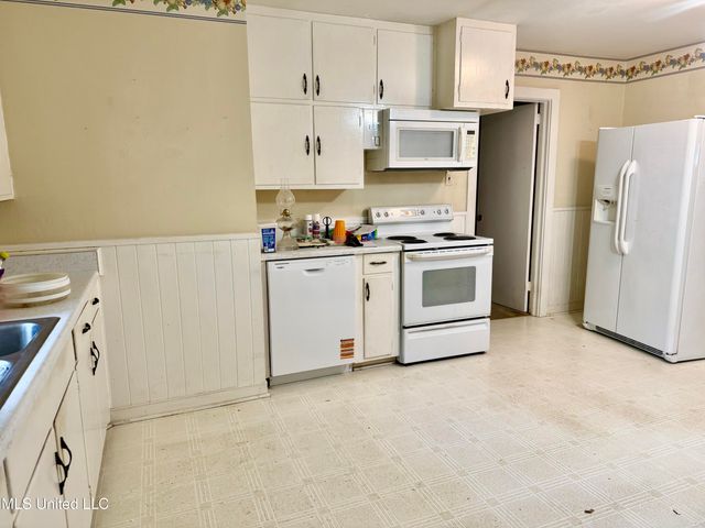4425 Oak Avenue, Moss Point, MS 39563