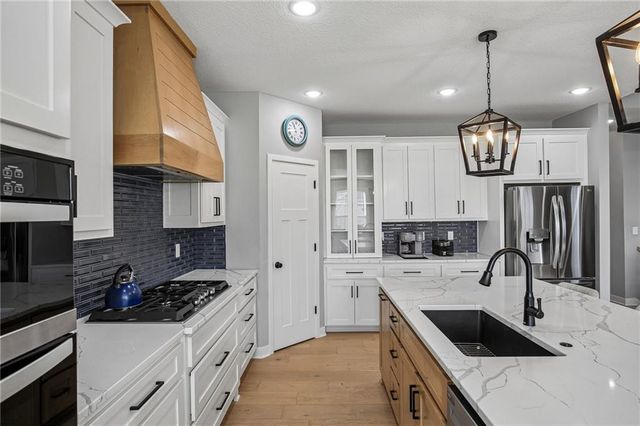 4391 Aspen Drive, Basehor, KS 66007