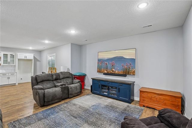 4391 Aspen Drive, Basehor, KS 66007